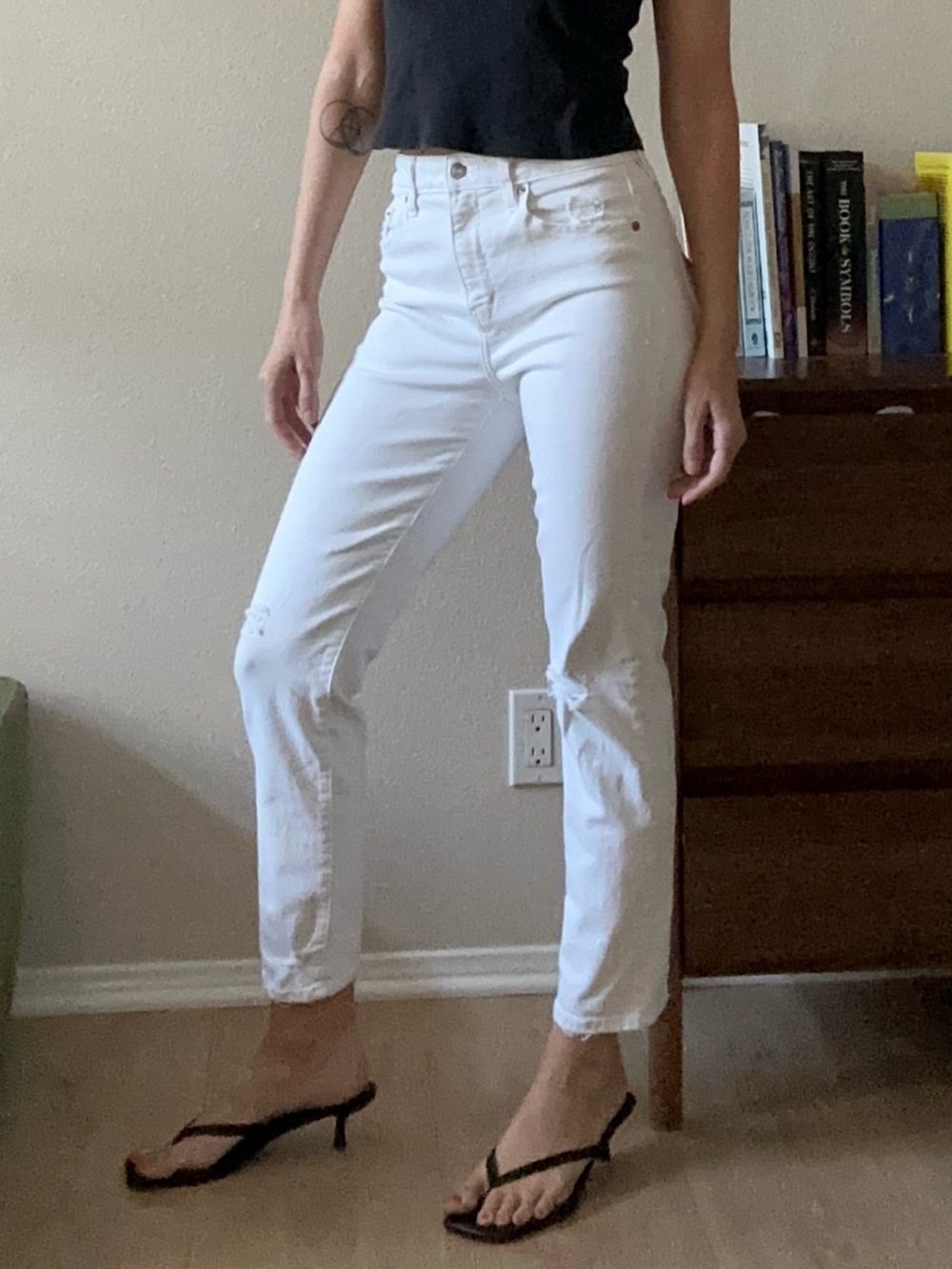 DAZE Just Right White Distressed High Rise Straight Jeans Size 26